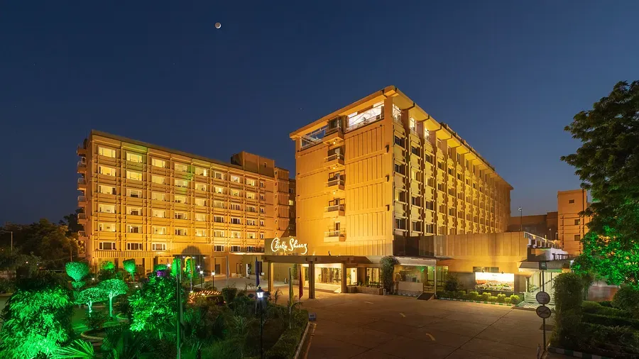 Escorts near Hotel Clarks Shiraz Idgah Colony Agra