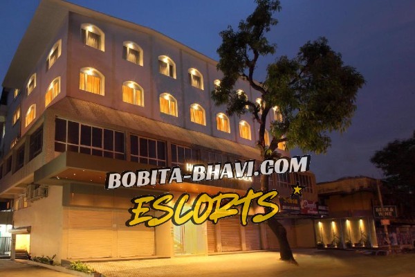 Escorts near Crystal Plaza Hotel Ernakulam Cochin
